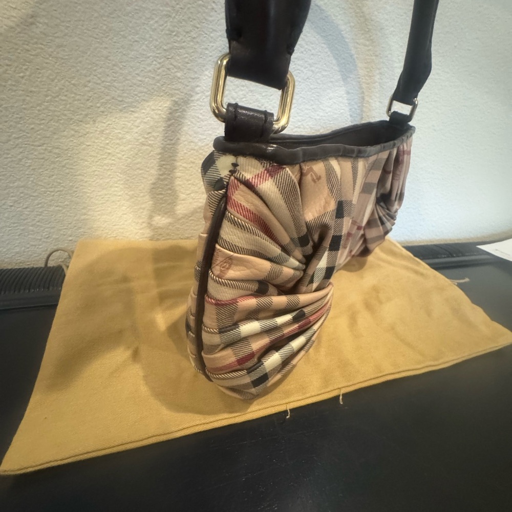 Burberry Black and Beige Plaid Shoulder Bag with COA - Picture 4 of 10